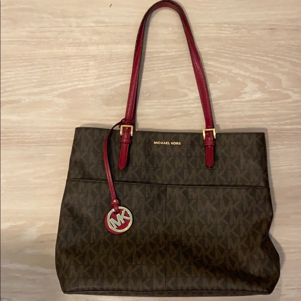 Michael Kors purse in EUC